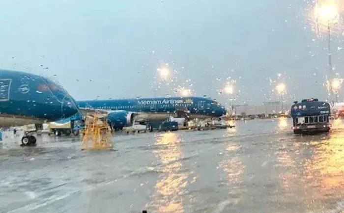 Đóng cửa 4 sân bay từ sáng 7/9, xem xét cấp phép bay bổ sung sau 'siêu bão YAGI'