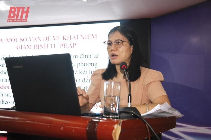 Đồng chí Nguyễn Thị Thụy, Trưởng Phòng Quản lý đấu giá tài sản, giám định tư pháp, trọng tài, hòa giải thương mại Cục Bổ trợ Tư pháp (Bộ Tư pháp) truyền đạt những nội dung cơ bản của GĐTP.