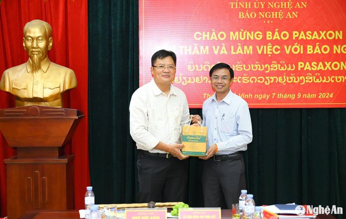 Đồng chí Ngô Đức Kiên bày tỏ mong muốn 2 cơ quan sẽ tiếp tục kết nối, cùng phát triển. Ảnh: Thành Cường
