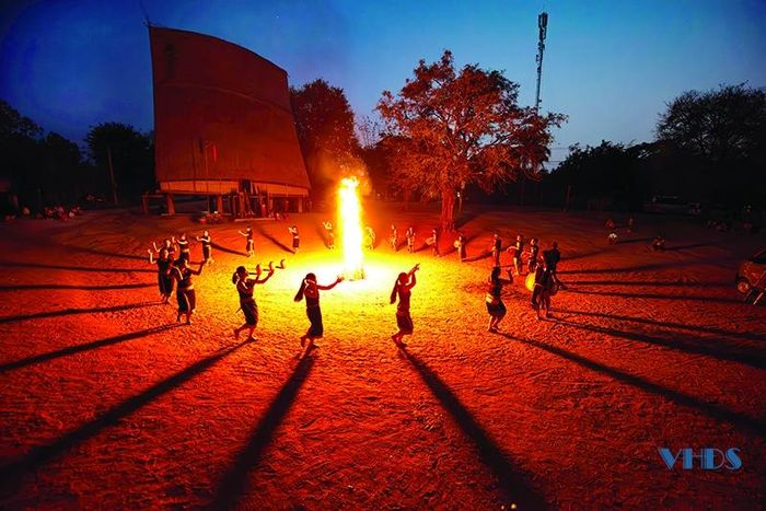 “Tìm về cội nguồn” tác phẩm tham gia Cuộc thi Ảnh nghệ thuật quốc tế lần thứ 11 - VN21.