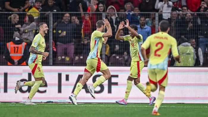 ĐT Tây Ban Nha thể hiện đẳng cấp khi thắng Thụy Sĩ 4-1
