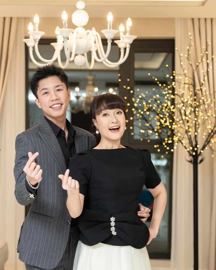 Màn tung hứng của hai bà mẹ khiến khán giả thích thú