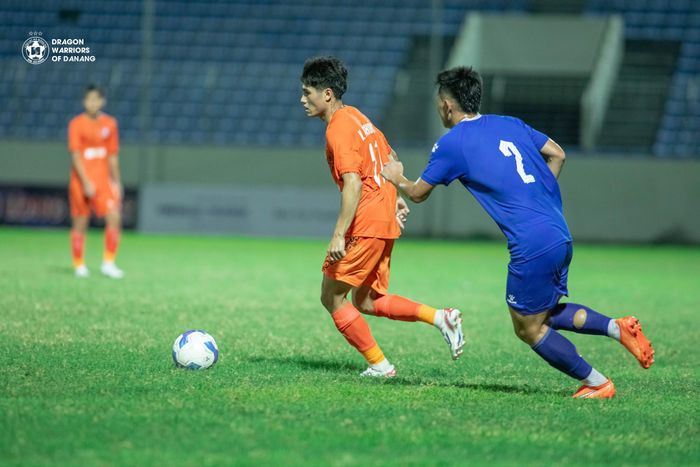 Nguyễn Phi Hoàng từng được bầu chọn là Cầu thủ trẻ xuất sắc nhất V.League 2022. Ảnh: SHB Đà Nẵng FC