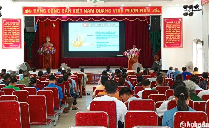 Hội đồng Phổ biến, giáo dục pháp luật huyện Quỳ Hợp triển khai tuyên truyền, phổ biến Luật Đất đai 2024 theo cụm xã. Ảnh: CSCC