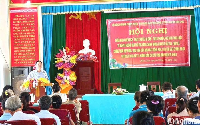 Hoạt động "Ngày thứ Bảy vì dân" tại huyện Diễn Châu được tổ chức ở các xã, phường, thị trấn. Ảnh: G.H
