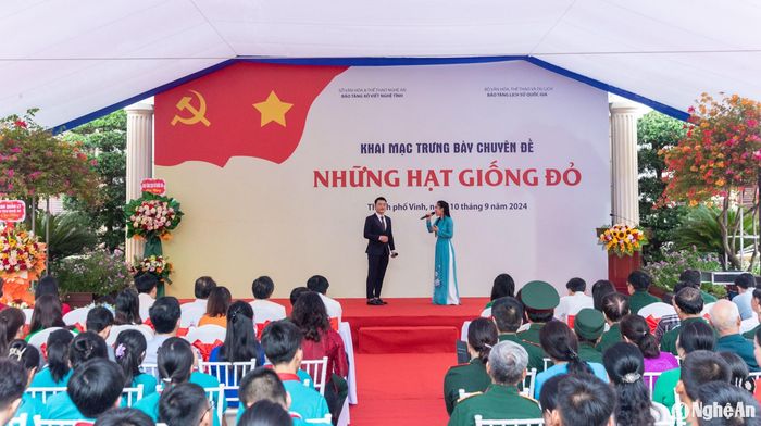 Quang cảnh buổi lễ khai mạc Trưng bày chuyên đề "Những hạt giống đỏ". Ảnh: Minh Quân