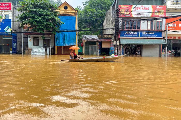 Ngày 10/9, thành phố Yên Bái vẫn chìm trong biển nước.