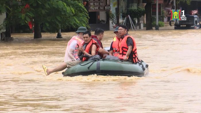 Các bộ, ngành, và địa phương đang nỗ lực khắc phục hậu quả, thực hiện công tác cứu nạn, hỗ trợ các hộ dân bị thiệt hại.