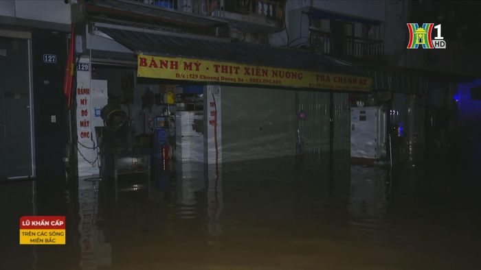 Ban Chỉ huy Phòng chống thiên tai và tìm kiếm cứu nạn thành phố Hà Nội đã phát lệnh báo động lũ mức độ 2 ở sông Hồng.