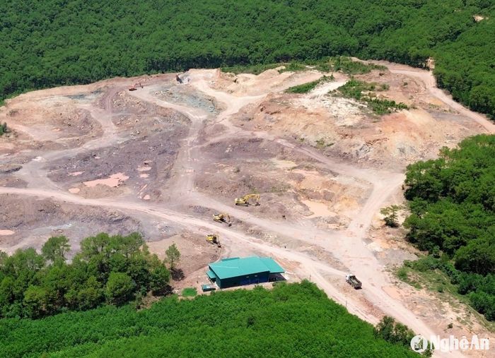 Hoạt động khai thác diễn ra rầm rộ. Ảnh: Tiến Đông
