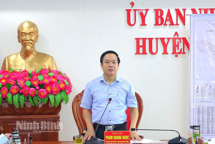 Đồng chí Chủ tịch UBND tỉnh Phạm Quang Ngọc phát biểu kết luận hội nghị.