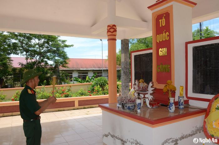 Hàng tháng, hàng năm, cựu chiến binh Thái Gia Tiến vẫn lặng lẽ thực hiện những chuyến đi tìm kiếm đồng đội đã hy sinh. Ảnh: Thành Chung