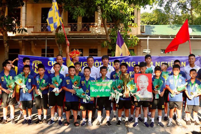 U11 Sông Lam Nghệ An bị thu hồi Cúp vô địch.