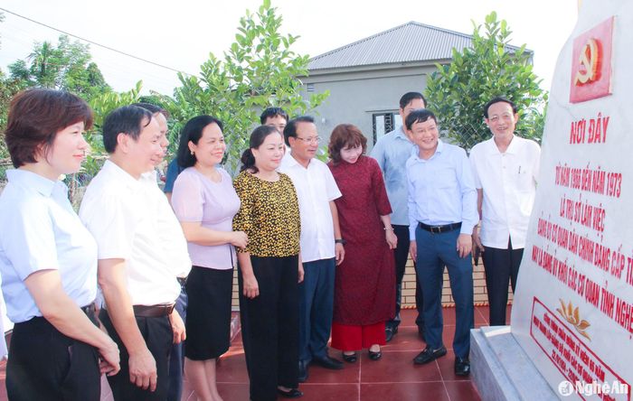 Công trình Bia dẫn tích được xây dựng từ năm 2019, nay tiếp tục được tôn tạo, nâng cấp. Ảnh: Mai Hoa