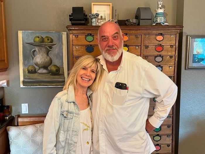 Debby Boone chụp ảnh cùng chồng nhân kỷ niệm 45 năm ngày cưới vào đầu tháng 9 này