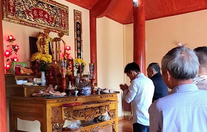 Văn khấn rằm tháng 8 cúng gia tiên và thần linh