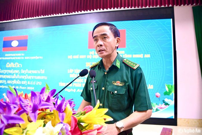 Đại tá Hồ Quyết Thắng - Phó Chỉ huy trưởng, Tham mưu trưởng BĐBP Nghệ An phát biểu tại lớp tập huấn. Ảnh: Lê Thạch