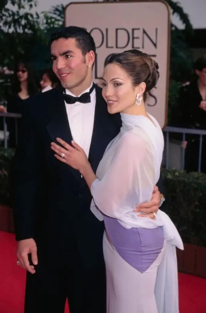 Ojani Noa và Jennifer Lopez tại lễ trao giải Quả cầu vàng vào tháng 1/1998. Ảnh: Getty Images