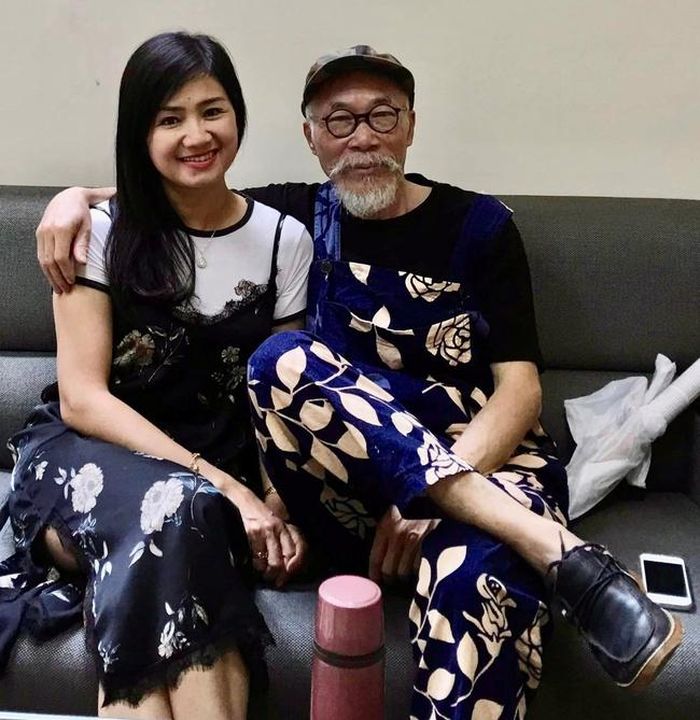 NSND Hoàng Hà Tùng phải) và NSND Thu Hà
