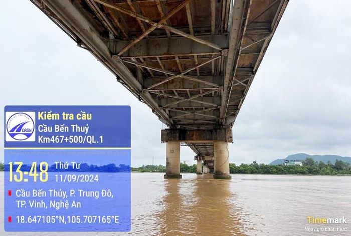 Phía dưới chân cầu Bến Thủy 1. Ảnh: Khu Quản lý đường bộ II