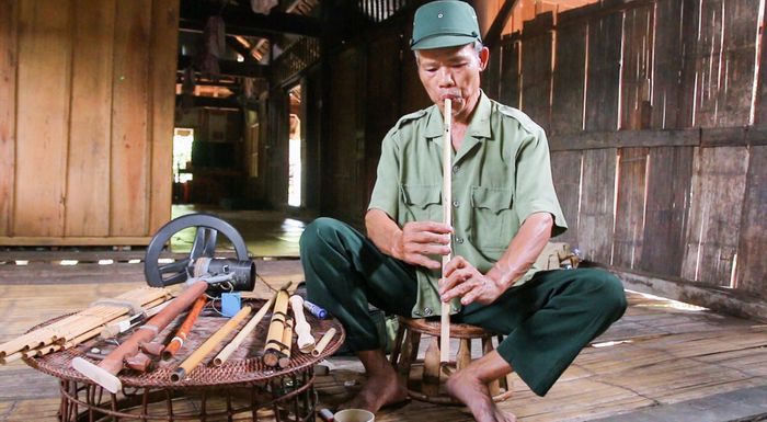 Từ xa xưa, pí khúi đã trở thành nhạc cụ không thể thiếu và được xem là “bảo bối”của các chàng trai Thái. Ảnh: Đình Tuân