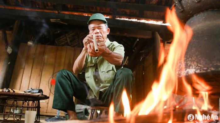 Qua tìm hiểu chúng tôi được biết, hiện nay, số người chơi được pí khúi không nhiều, người biết chế tạo pí khúi lại càng hiếm hơn. Ảnh: Đình Tuân