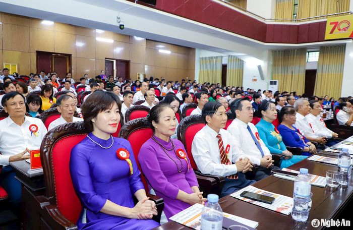 Các đại biểu dự Lễ kỷ niệm 70 năm ngày thành lập Đảng bộ Khối CCQ tỉnh Nghệ An (22/9/1954 - 22/9/2024). Ảnh: Phạm Bằng