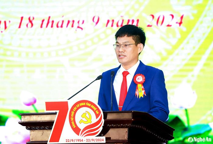 Đồng chí Chu Bá Long - Phó Bí thư Đảng ủy Khối CCQ tỉnh Nghệ An phát biểu khai mạc Lễ kỷ niệm thành lập Đảng bộ Khối. Ảnh: Thành Duy