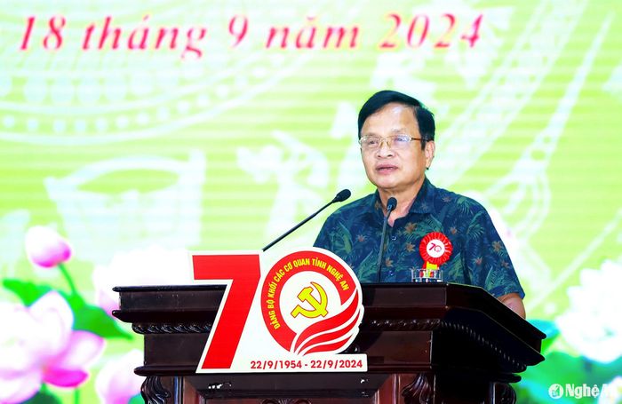 Đồng chí Tô Hồng Hải - nguyên Ủy viên Ban Thường vụ Tỉnh ủy, nguyên Bí thư Đảng ủy Khối phát biểu tại Lễ kỷ niệm 70 thành lập Đảng bộ Khối CCQ tỉnh. Ảnh: Thành Duy