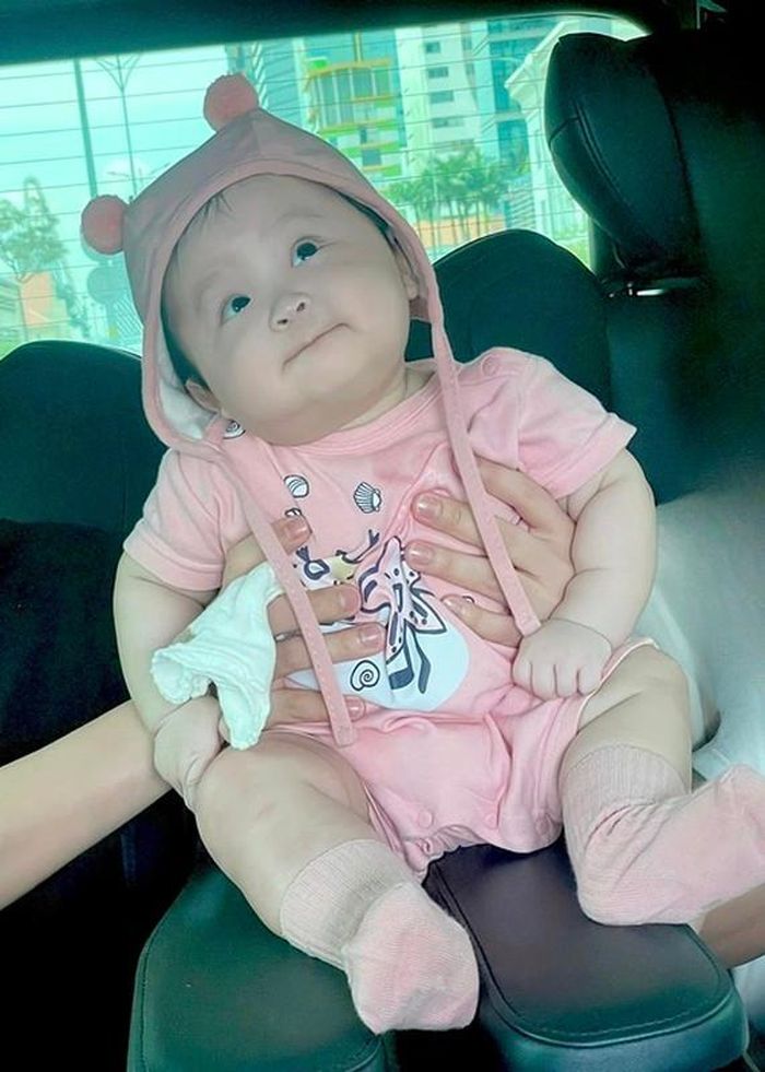 Cặp song sinh nhà Sam được xem là hai em bé hot nhất nhì Vbiz hiện tại.