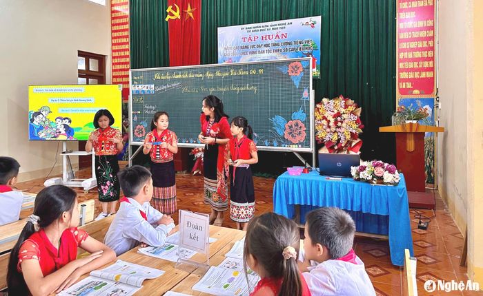 Một giờ học của học sinh Trường Tiểu học Mậu Đức (Con Cuông). Ảnh: NTCC