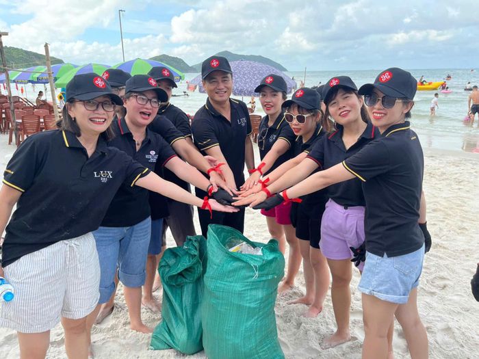 Kinh doanh du lịch biển, người LuxGroup sống với biển và học cách ứng xử với biển cả. Ảnh: LuxGroup