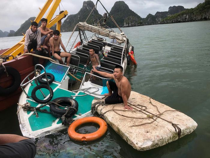 Trục vớt cano. Ảnh: Lux Cruises
