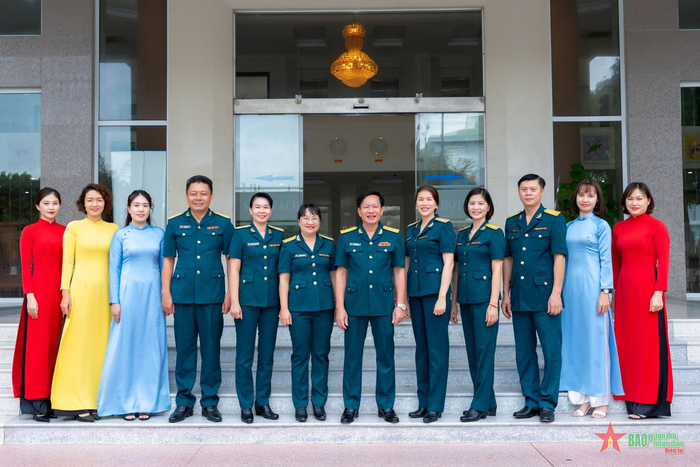 Cán bộ, nhân viên Đoàn An điều dưỡng 20. Ảnh: QUANG MINH
