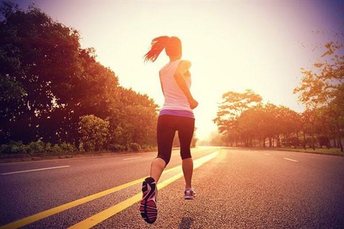 Khi dậy sớm, bạn có nhiều thời gian hơn để tập thể dục vào buổi sáng, giúp cải thiện sức khỏe. Ảnh minh họa/Nguồn: Internet