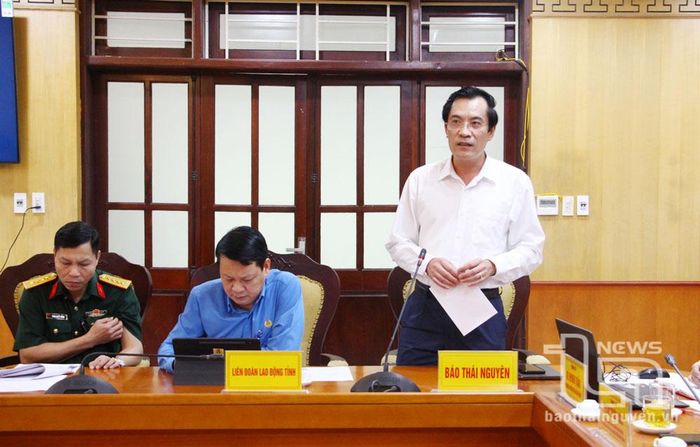 Đại diện Báo Thái Nguyên phát biểu tại cuộc họp.