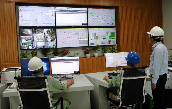 Kỹ sư điều hành hệ thống đốt rác phát điện công suất 5MW.