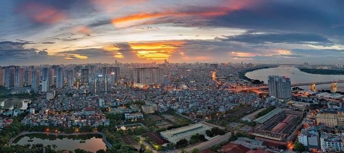 Trời mùa Thu Hà Nội đẹp nhẹ nhàng, lãng mạn. Ảnh: Phạm Tuấn Anh – TTXVN