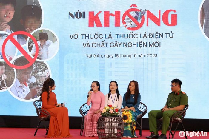 Đoàn viên, thanh niên Nghệ An tham gia diễn đàn “Nói không với thuốc lá, thuốc lá điện tử và chất gây nghiện mới”. Ảnh: Mỹ Hà