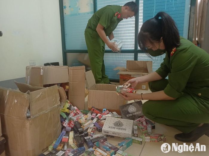 Công An TP. Vinh đã thu giữ nhiều loại thuốc lá điện tử trong thời gian qua. Ảnh: Tiến Đông