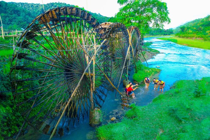 Cọn nước tại điểm du lịch xã Yên Hòa (Tương Dương). Ảnh: Đình Tuyên