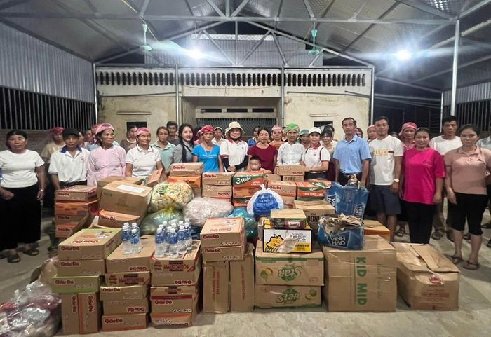 Nhu yếu phẩm được Chi hội An Lạc Hạnh và các nhóm thiện nguyện chở ra hỗ trợ bà con vùng lũ miền Bắc