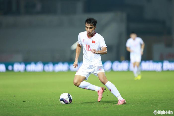 Tiền vệ nhạc trưởng của U20 Việt Nam lập tức để lại dấu ấn đậm nét. Ảnh: Hải Hoàng