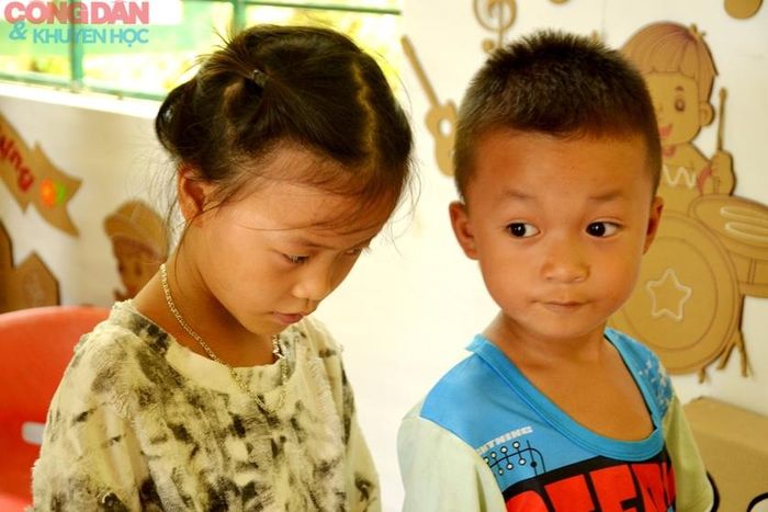 Những đôi mắt của học trò mầm non Làng Nủ. Ảnh: Quốc Hồng