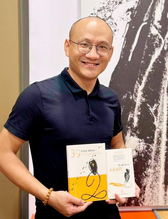 Phan Đăng cùng bộ đôi tác phẩm “39 câu chuyện cho tâm an” và “Tôi ngỡ tôi là người”