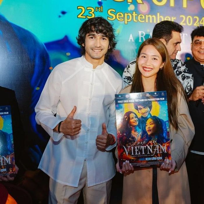 Khả Ngân cùng "người tình" màn ảnh Shantanu Maheshwari