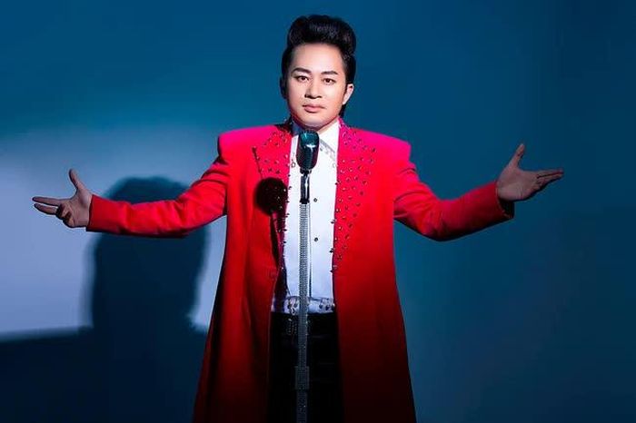 "Đàn ông không cần khóc" là một sản phẩm nằm trong dự án Đa vũ trụ của Tùng Dương. MV truyền cảm hứng và động lực cho những người đang mang những nỗi đau - góc khuất của cuộc đời