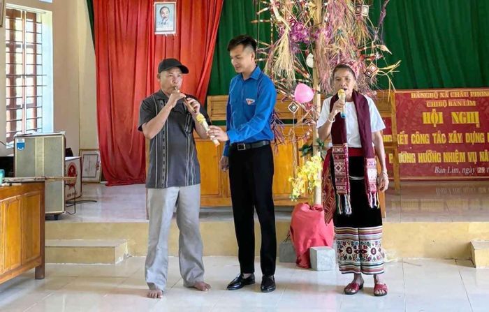 Dưới sự kết nối của Lữ Thành Đức, đã có nhiều nghệ nhân tham gia truyền dạy cho các thành viên của câu lạc bộ. Ảnh: Lô Xuân Hưng