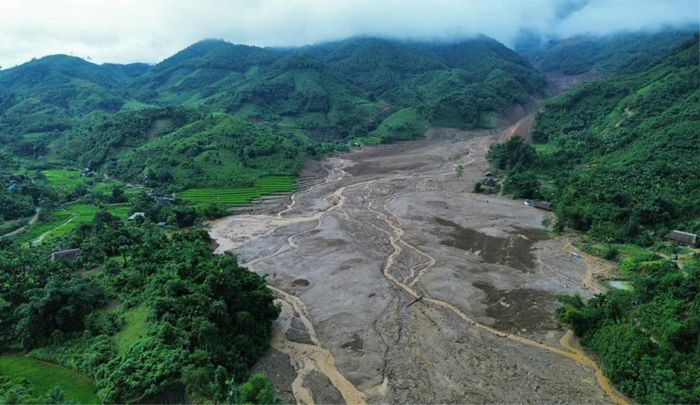 Trận lũ quét đã quét sạch toàn bộ thôn Làng Nủ. Ảnh: Báo Lao Động