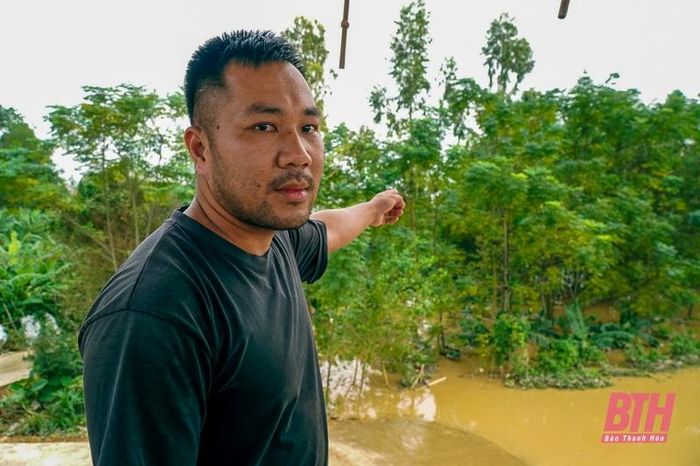 Anh Lê Văn Dũng (SN 31 tuổi ở thôn Chuế Cầu, xã Yến Sơn cho biết, khi thấy nước dâng, anh và gia đình đã nhanh chóng đưa đàn lợn (hơn 30 con) lên bờ đê để làm lán chăn nuôi tạm. Nhà anh cũng bị chết hơn 30 con gà, mỗi con nặng hơn 2kg do nước lên nhanh không kịp di chuyển.